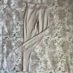 alo yoga leggings